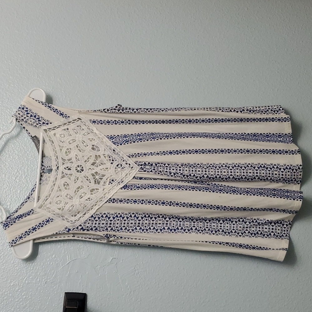 White tank top with lace trim front - Picture 1 of 2